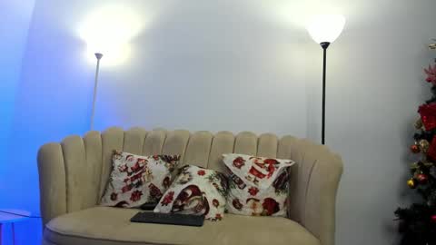 Snapshot of aroon_connor chatting on 12/15/25, 02:16 online show from 12/15/25, 02:16