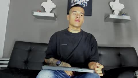 Snapshot of aroon_fit chatting on 02/03/26, 11:59 AROON HOT online show from 02/03/26, 11:59