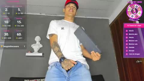 Snapshot of aroon_fit chatting on 02/13/26, 10:39 AROON HOT online show from 02/13/26, 10:39