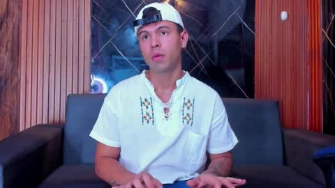 Aroon   online show from 11/03/25, 07:59