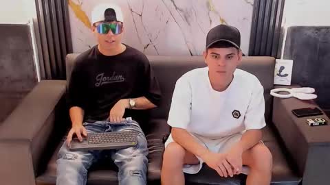 Aroon   online show from 04/05/26, 03:58