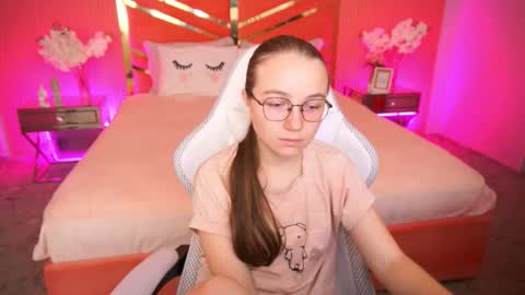 arrinawair online show from 09/25/25, 07:23