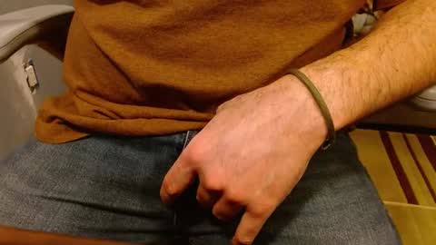 Snapshot of arrrr3 chatting on 11/24/25, 12:10 arrrr3 online show from 11/24/25, 12:10