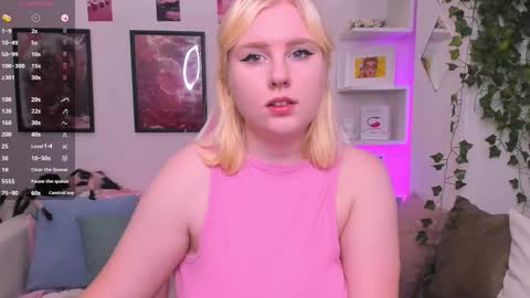 Lea online show from 09/18/25, 01:40