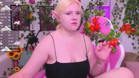 Lea online show from 10/22/25, 02:34