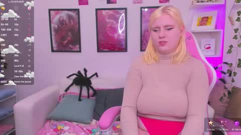 Snapshot of art_lovee_ chatting on 11/11/25, 01:49 art_lovee_ online show from 11/11/25, 01:49