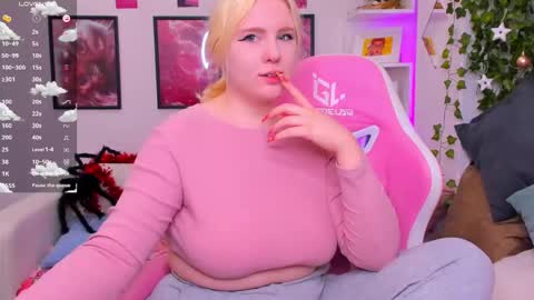 Snapshot of art_lovee_ chatting on 12/23/25, 01:47 art_lovee_ online show from 12/23/25, 01:47