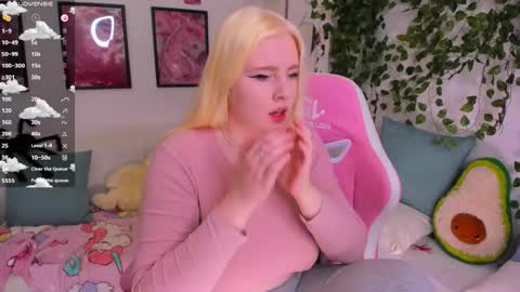 Snapshot of art_lovee_ chatting on 02/05/26, 02:05 art_lovee_ online show from 02/05/26, 02:05