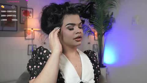 Chloe  online show from 10/31/25, 10:11