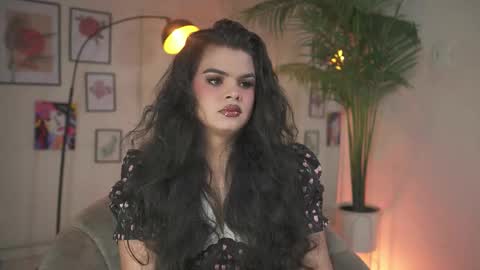 Chloe  online show from 11/20/25, 05:23