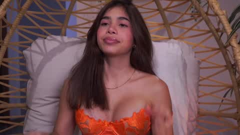 Snapshot of artemia_ chatting on 02/03/25, 10:43 Amanda online show from 02/03/25, 10:43