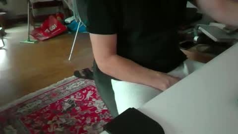 Snapshot of artesian99 chatting on 11/12/25, 08:04 artesian99 online show from 11/12/25, 08:04