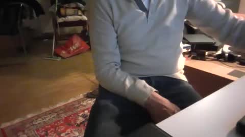 Snapshot of artesian99 chatting on 11/19/25, 06:52 artesian99 online show from 11/19/25, 06:52