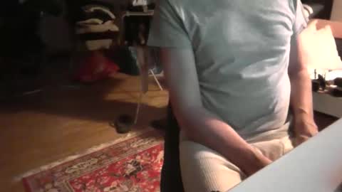 Snapshot of artesian99 chatting on 12/17/25, 06:03 artesian99 online show from 12/17/25, 06:03