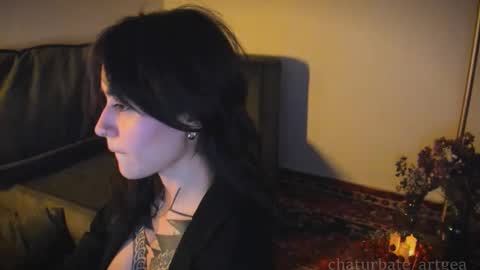 Snapshot of artgea chatting on 11/26/25, 12:22 Linda independent model artgeea online show from 11/26/25, 12:22