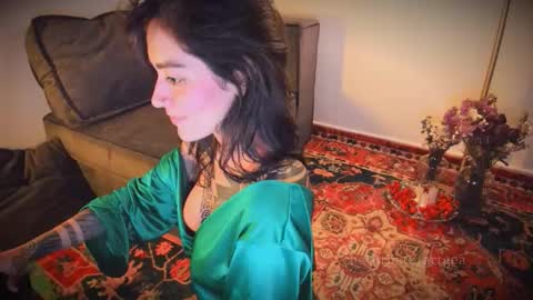 Snapshot of artgea chatting on 12/01/25, 02:05 Linda independent model artgeea online show from 12/01/25, 02:05