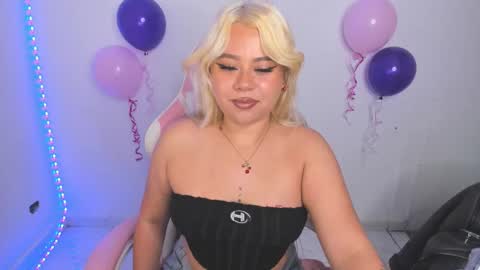 Snapshot of arthemiss033 chatting on 09/25/25, 01:53 Val online show from 09/25/25, 01:53