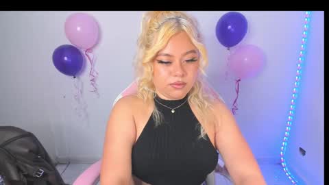 Snapshot of arthemiss033 chatting on 10/01/25, 07:42 Val online show from 10/01/25, 07:42