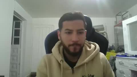 Snapshot of arthur1718 chatting on 12/02/25, 01:00 arthur1718 online show from 12/02/25, 01:00