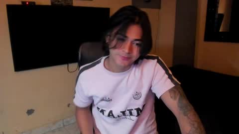 Snapshot of arthur_hunter chatting on 04/17/26, 02:03 I AM HERE online show from 04/17/26, 02:03