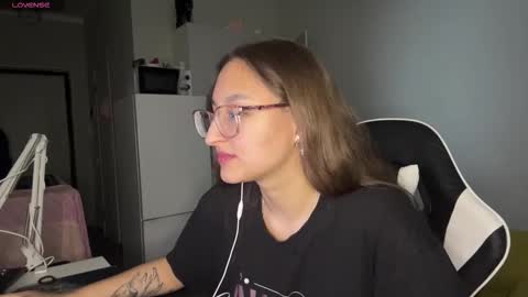 Mia  online show from 02/18/26, 03:52