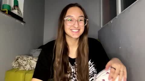 Mia  online show from 03/17/26, 05:27