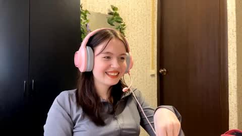 Snapshot of artiekuszynski chatting on 05/01/26, 03:49 Mary online show from 05/01/26, 03:49