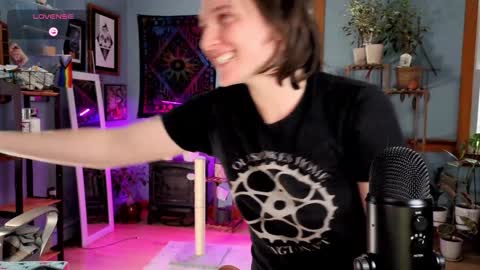 Snapshot of artiepaints chatting on 12/20/24, 07:07 Artie Paints online show from 12/20/24, 07:07