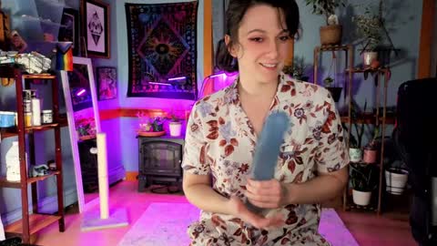 Snapshot of artiepaints chatting on 12/28/24, 01:39 Artie Paints online show from 12/28/24, 01:39