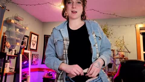 Snapshot of artiepaints chatting on 12/28/24, 10:23 Artie Paints online show from 12/28/24, 10:23