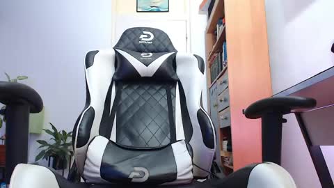 Snapshot of artieryder chatting on 04/20/26, 08:06 Artie online show from 04/20/26, 08:06