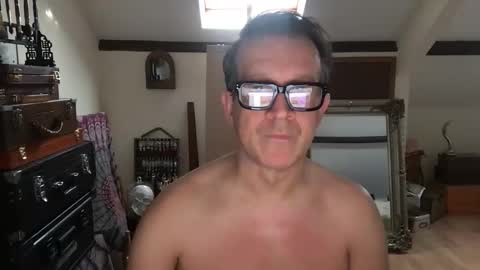 artisterotic online show from 11/20/25, 09:42