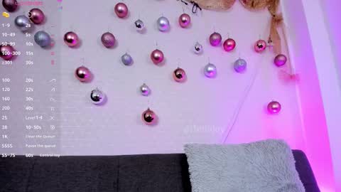 MIA OF artmiajoy online show from 12/22/25, 01:41