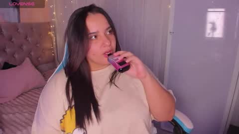 Snapshot of artmisa0519 chatting on 10/22/25, 05:41 artmisa0519 online show from 10/22/25, 05:41