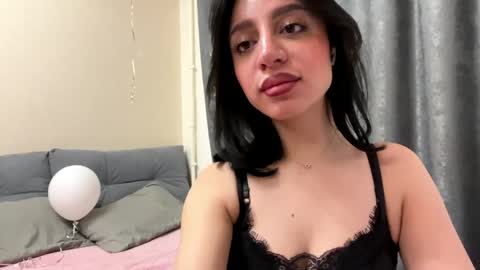 Snapshot of artoftease_si chatting on 04/19/26, 06:10 Hi Siri online show from 04/19/26, 06:10