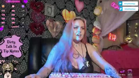 ArtsyHeartsyy online show from 09/14/25, 12:43