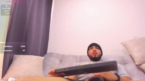 arturguy01 online show from 01/05/25, 02:19