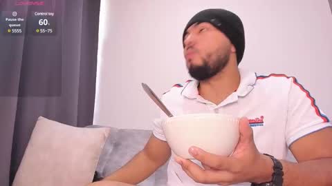 arturguy01 online show from 01/17/25, 02:50