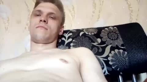 Snapshot of arturmiron4ik chatting on 05/04/26, 12:23 Artur online show from 05/04/26, 12:23