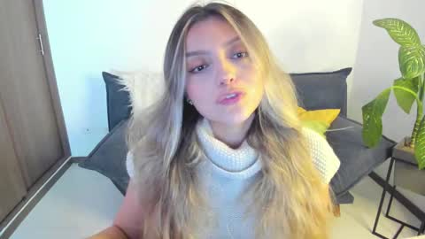 Snapshot of ary_cam230 chatting on 12/13/25, 08:25 Zahaara online show from 12/13/25, 08:25