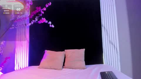 Snapshot of arya_alaya_cr chatting on 11/23/25, 11:54 ARYA online show from 11/23/25, 11:54