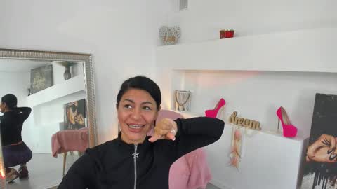 Snapshot of arya_lexa chatting on 10/28/25, 05:37 Arya online show from 10/28/25, 05:37