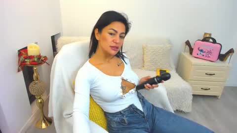 Snapshot of arya_lexa chatting on 12/01/25, 07:08 Arya online show from 12/01/25, 07:08