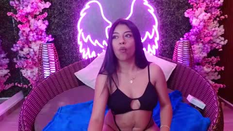 Snapshot of arya_noir chatting on 02/23/26, 04:21 Arya online show from 02/23/26, 04:21