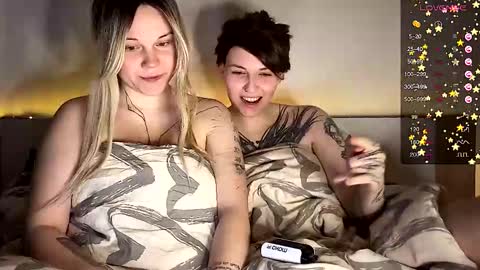 Arya brunett and Cassie blond online show from 12/10/24, 03:55