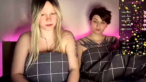 Arya brunett and Cassie blond online show from 12/30/24, 05:15