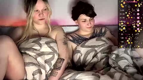 Arya brunett and Cassie blond online show from 03/10/25, 05:18