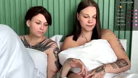 Arya brunett and Cassie blond online show from 09/15/25, 08:03