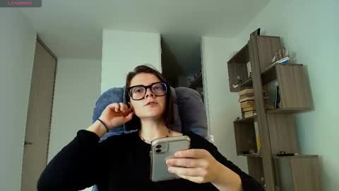 Snapshot of arya_starkw chatting on 10/17/25, 02:52 Ary 3 online show from 10/17/25, 02:52