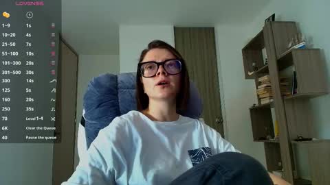 Snapshot of arya_starkw chatting on 10/22/25, 02:17 Ary 3 online show from 10/22/25, 02:17